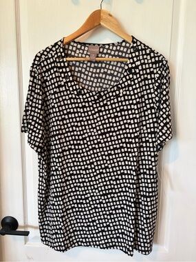 Chico's Black and White Geometric Short Sleeve Top